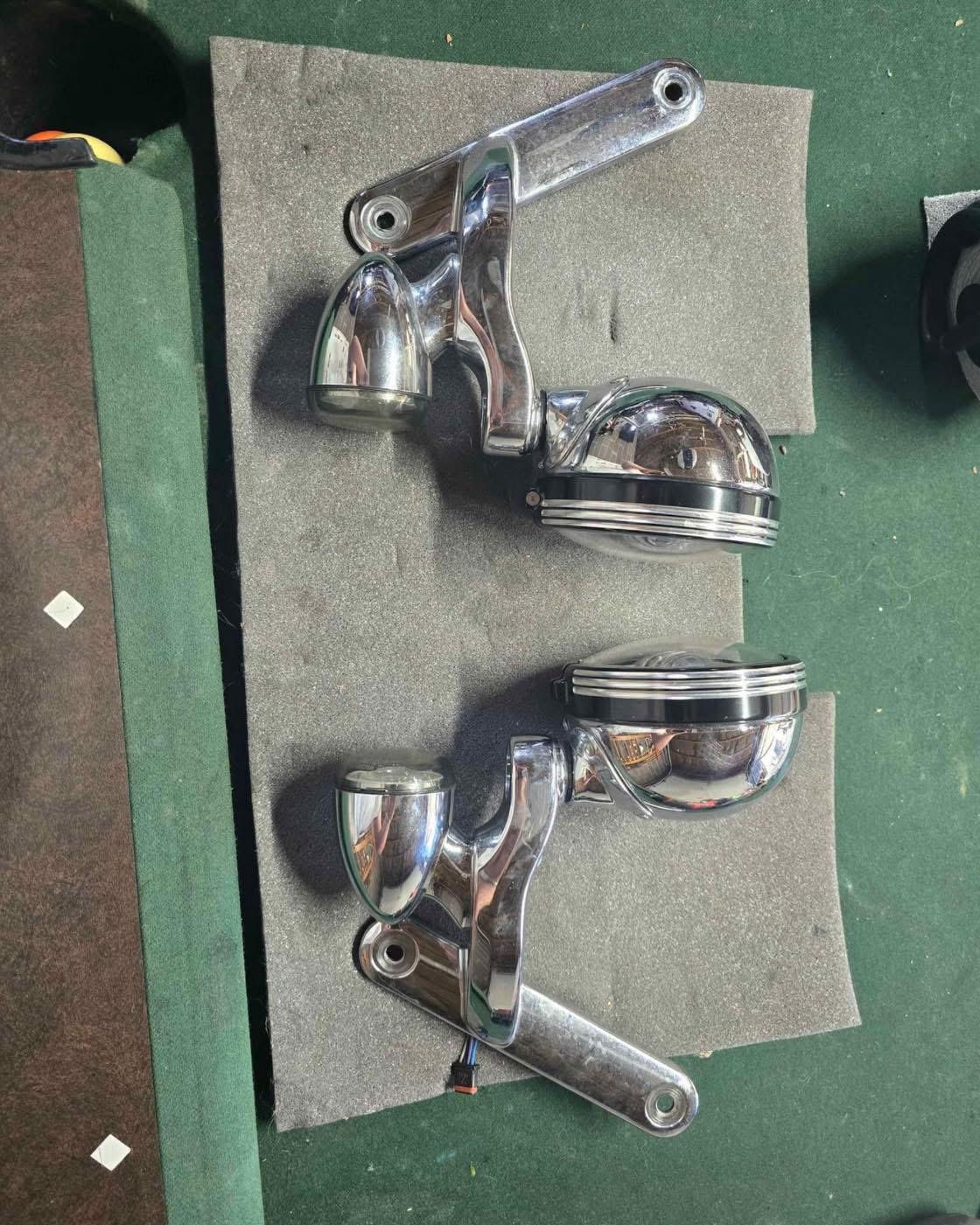 Auxiliary lights for a 14-20 harley touring