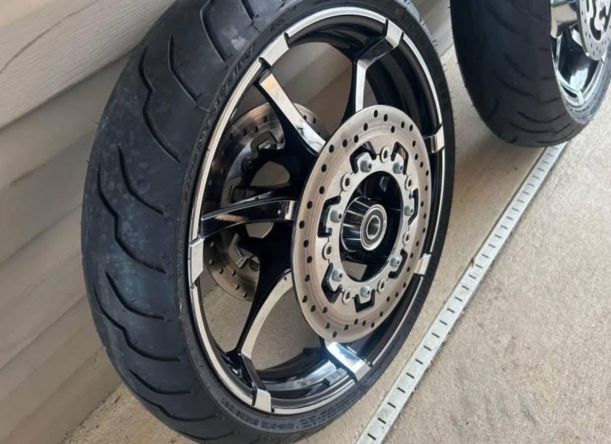 2011 CVO Harley Davidson Streetglide wheels