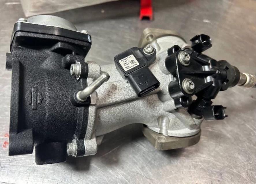 64 mm throttle body. Complete with sensor - fuel line and injectors