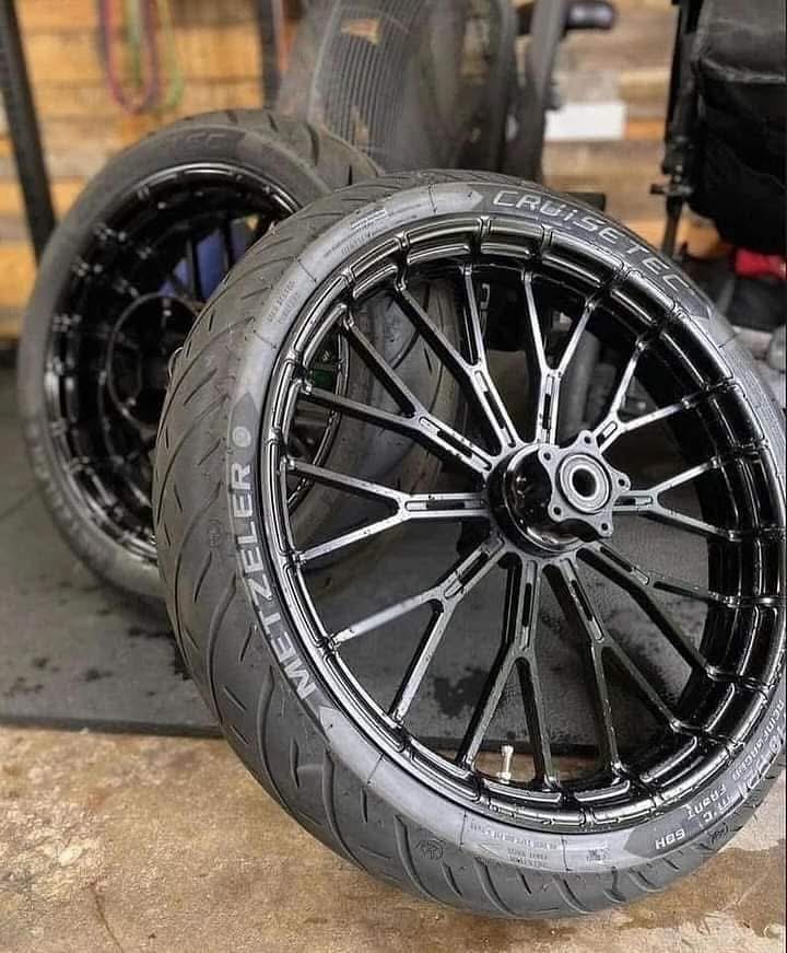 Arlen Ness Y-Spoke wheels Black
