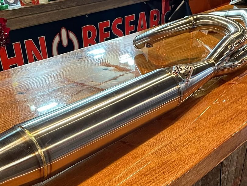 Stainless mid length 2-1 exhaust in stock for Milwaukee Eight baggers