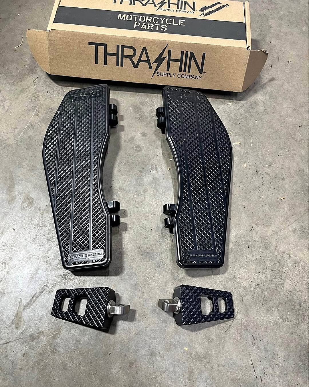 Thrashin violent aluminum floorboards and passenger pegs